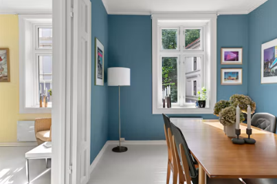 Détail de finitions après un chantier de peinture