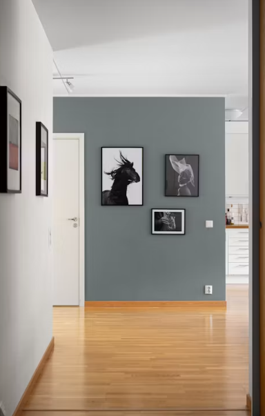 Pièce rafraîchie après des travaux de peinture