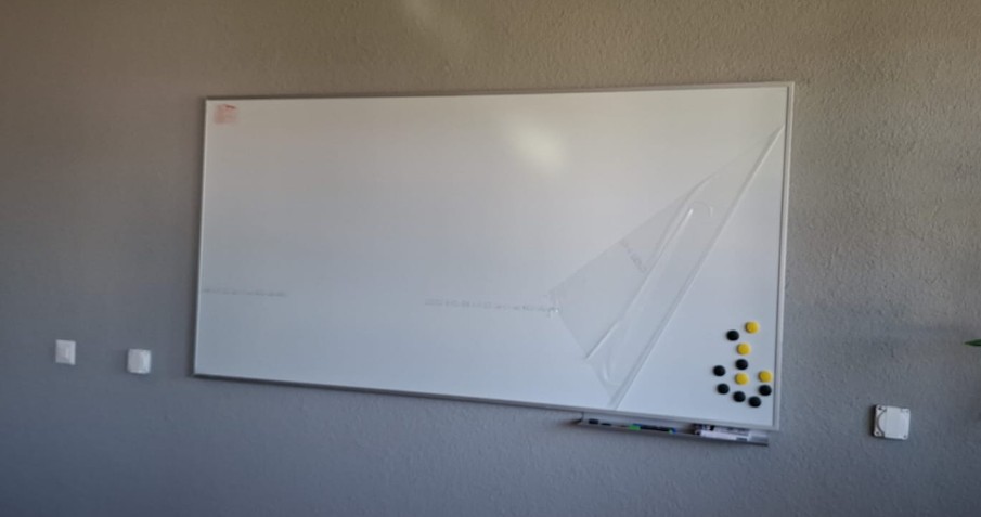 Pose de tableau et décoration murale à domicile par Mister Débarras en Suisse romande