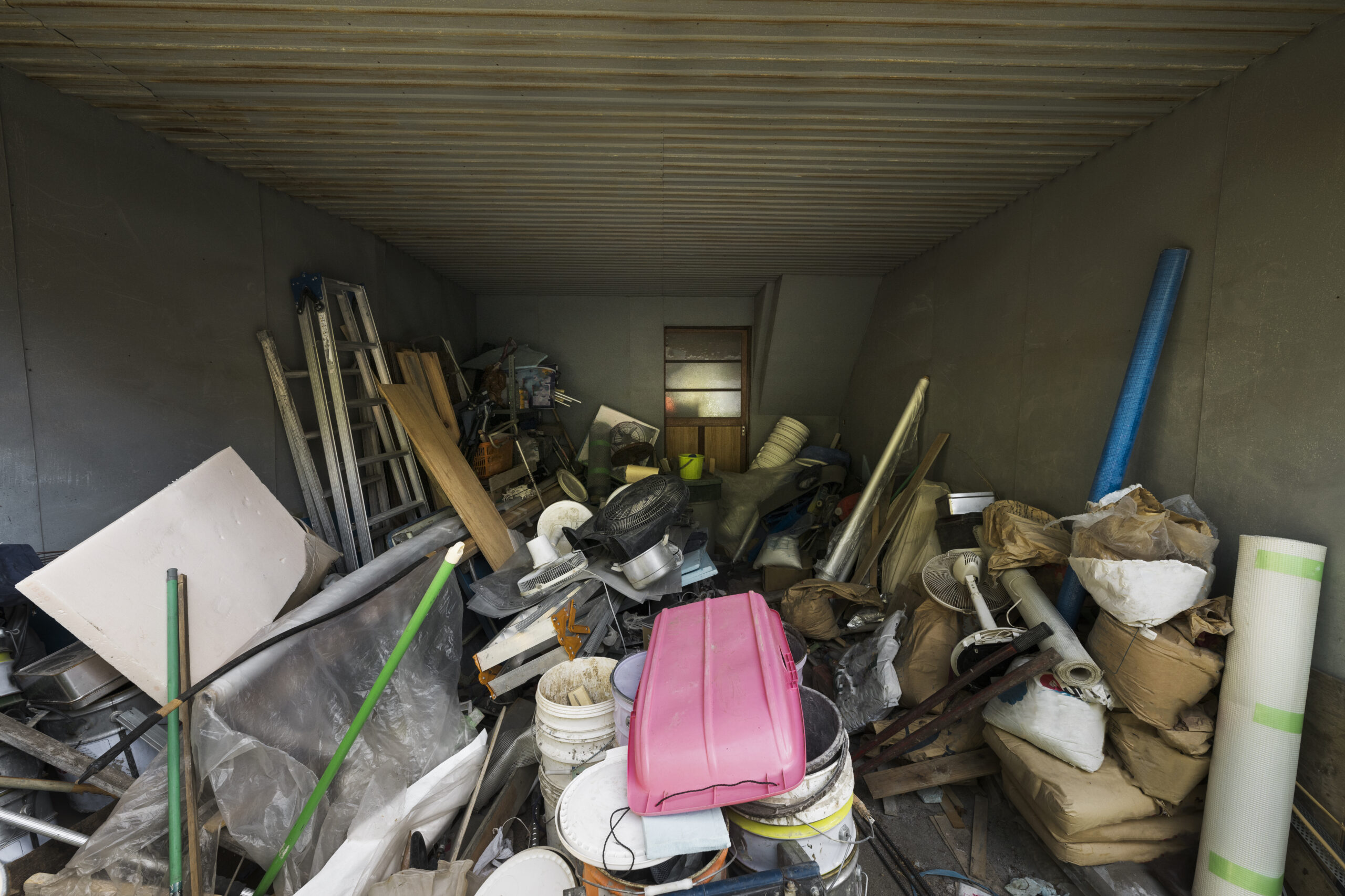 Vidage de garage encombré