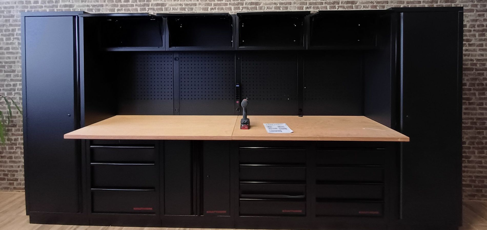 Montage et installation d'établis d'atelier